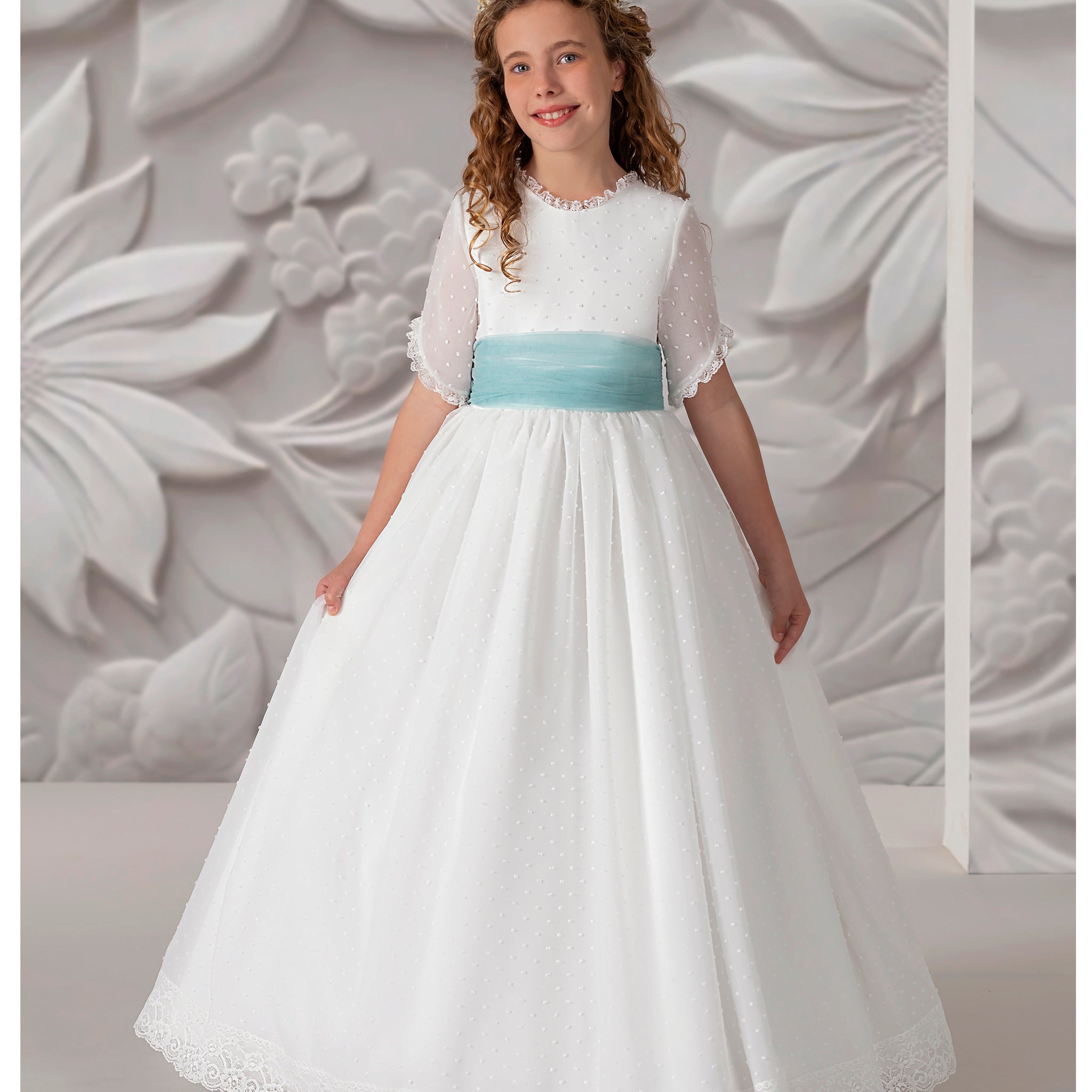 First Communion Dress Model 5105: Fantasy and Elegance in Natural White