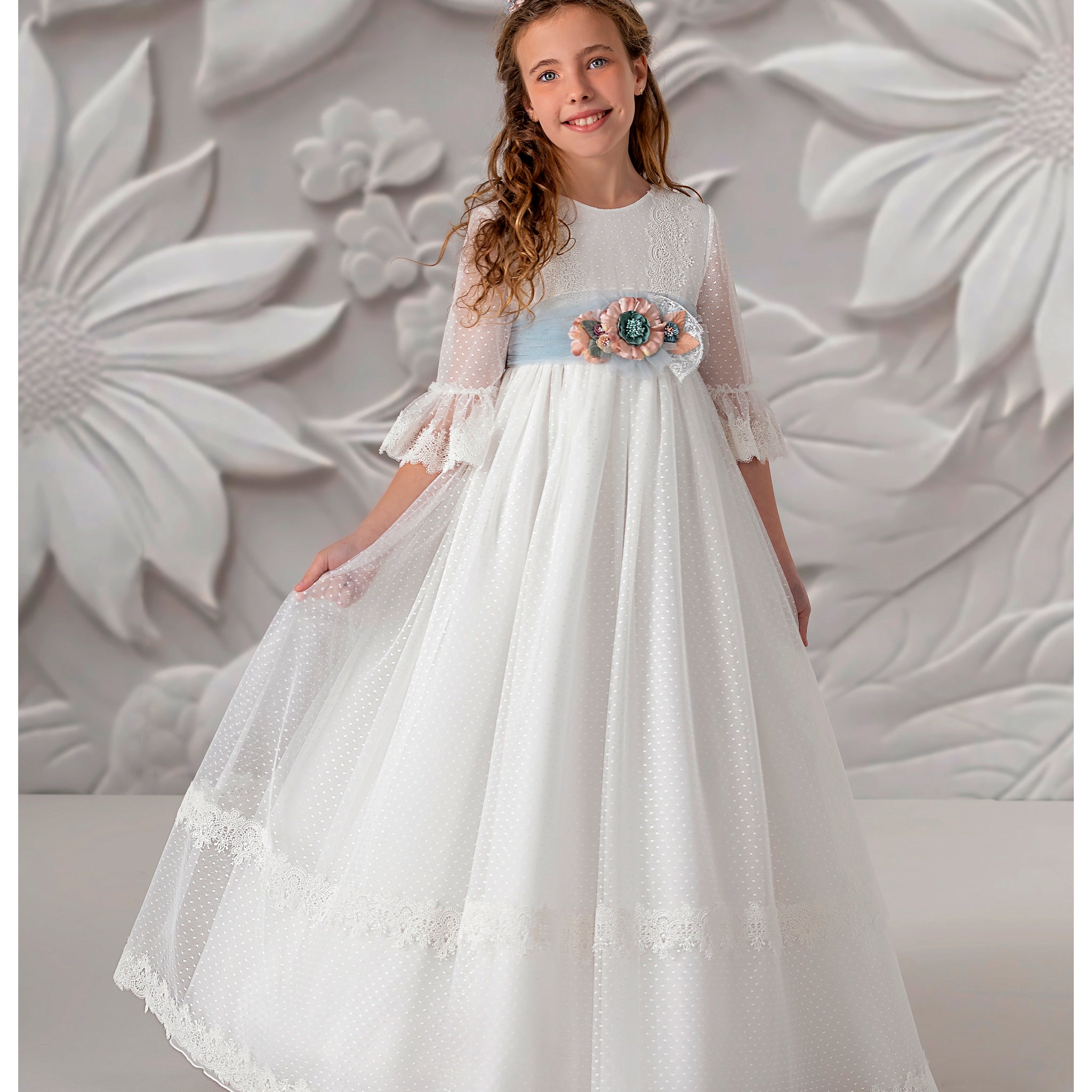 FIRST COMMUNION DRESS MODEL 5621: Romantic First Communion Dress