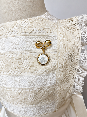 24K Gold-Plated Pin with Bow, Pearl and Nacar Medal