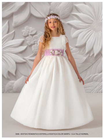 First Communion Dress Model 5806 : Fantasy and Elegance