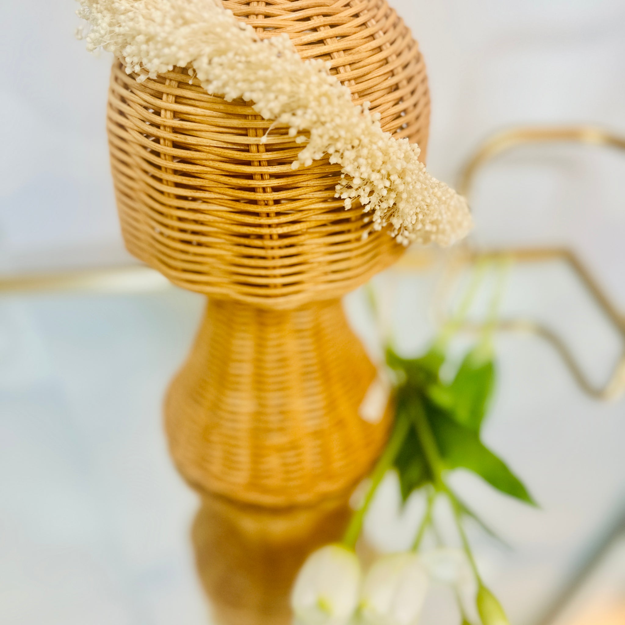 NATURAL FOLIAGE CROWN WITH PRESERVED BEIGE FLOWERS