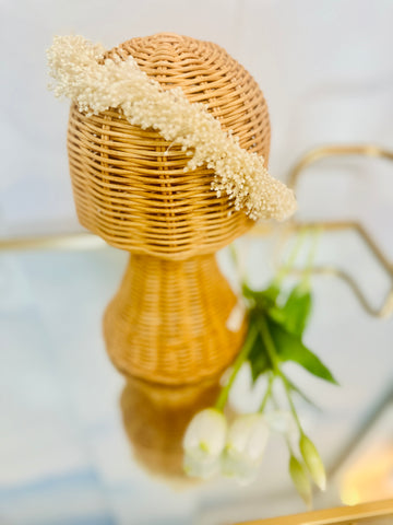 NATURAL FOLIAGE CROWN WITH PRESERVED BEIGE FLOWERS