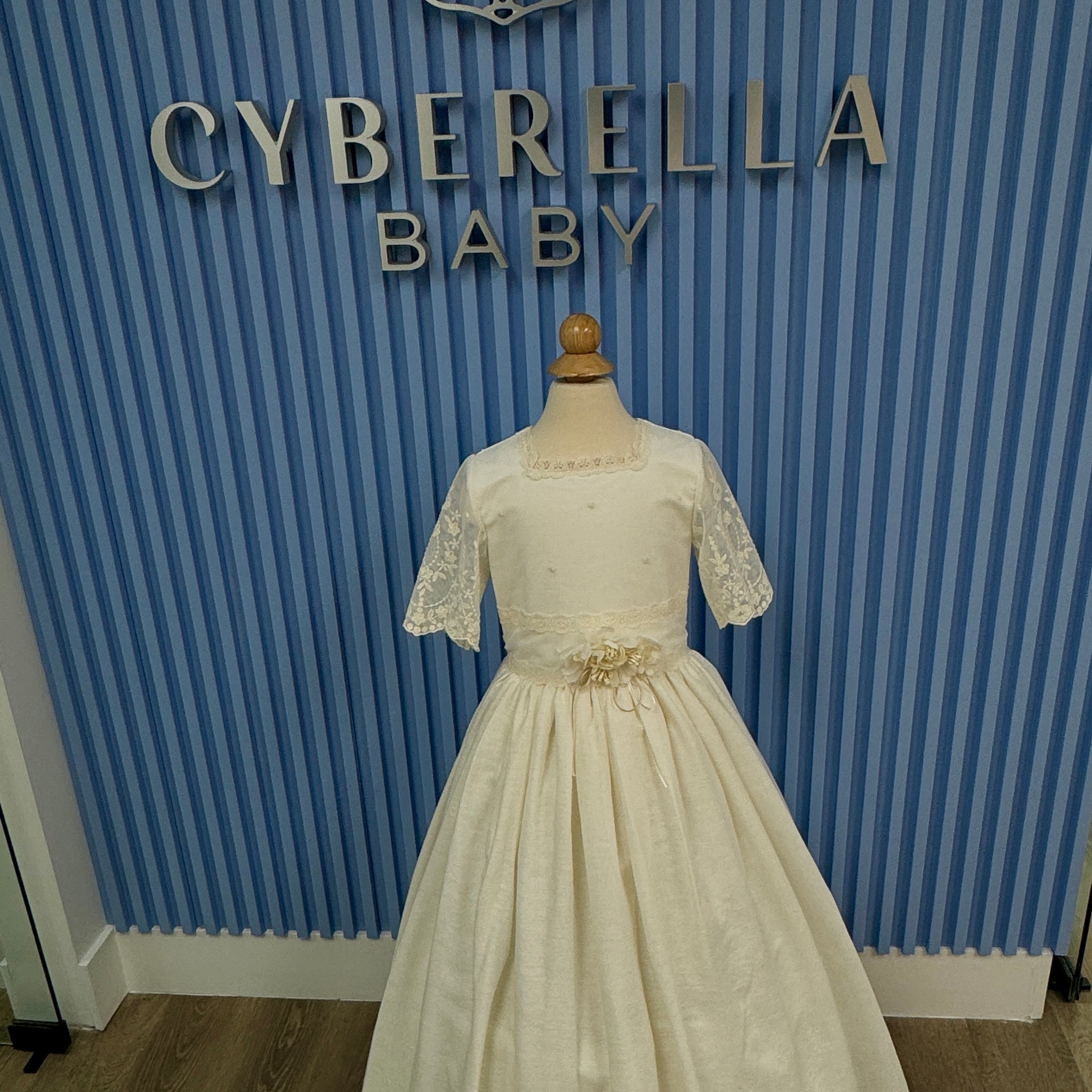 First Communion Dress Model 5807 – Timeless Elegance in ivory