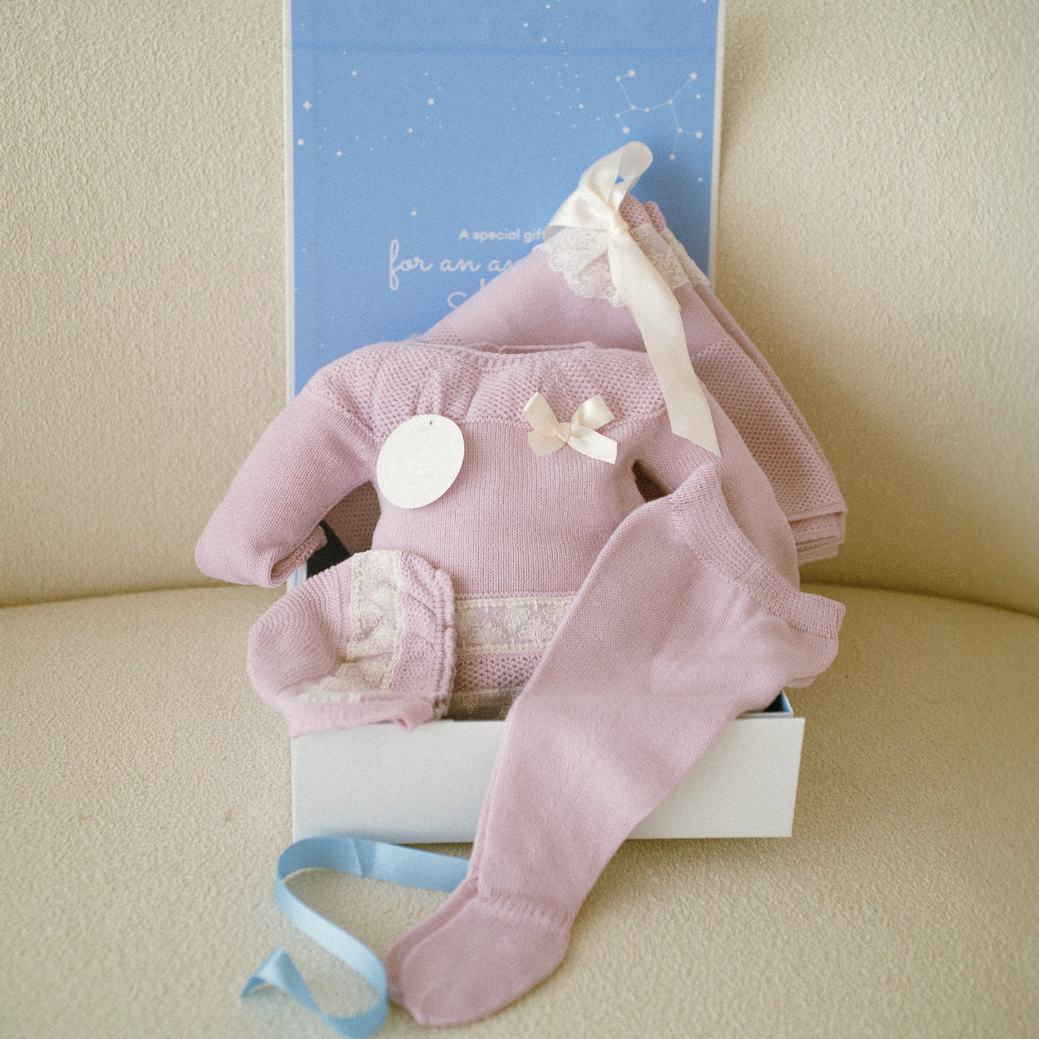 ILUMINAR GIFT BOX - Four Pieces Set for Baby Girls